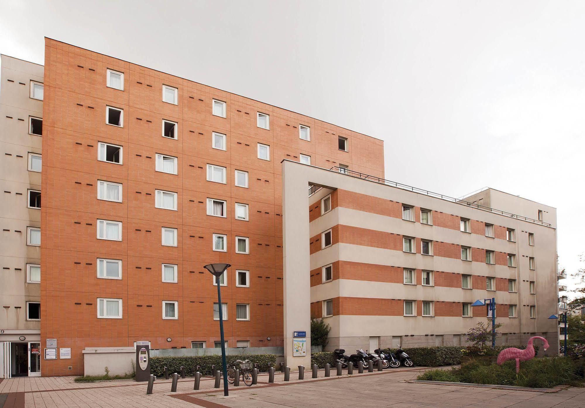 Séjours&Affaires Pantin Charles De Gaulle Esterno foto